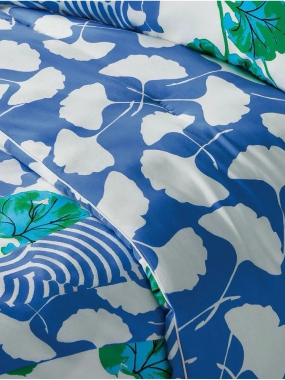 Diane von Furstenberg x Target Geranium & Ginkgo Leaf Reversible Comforter Queen